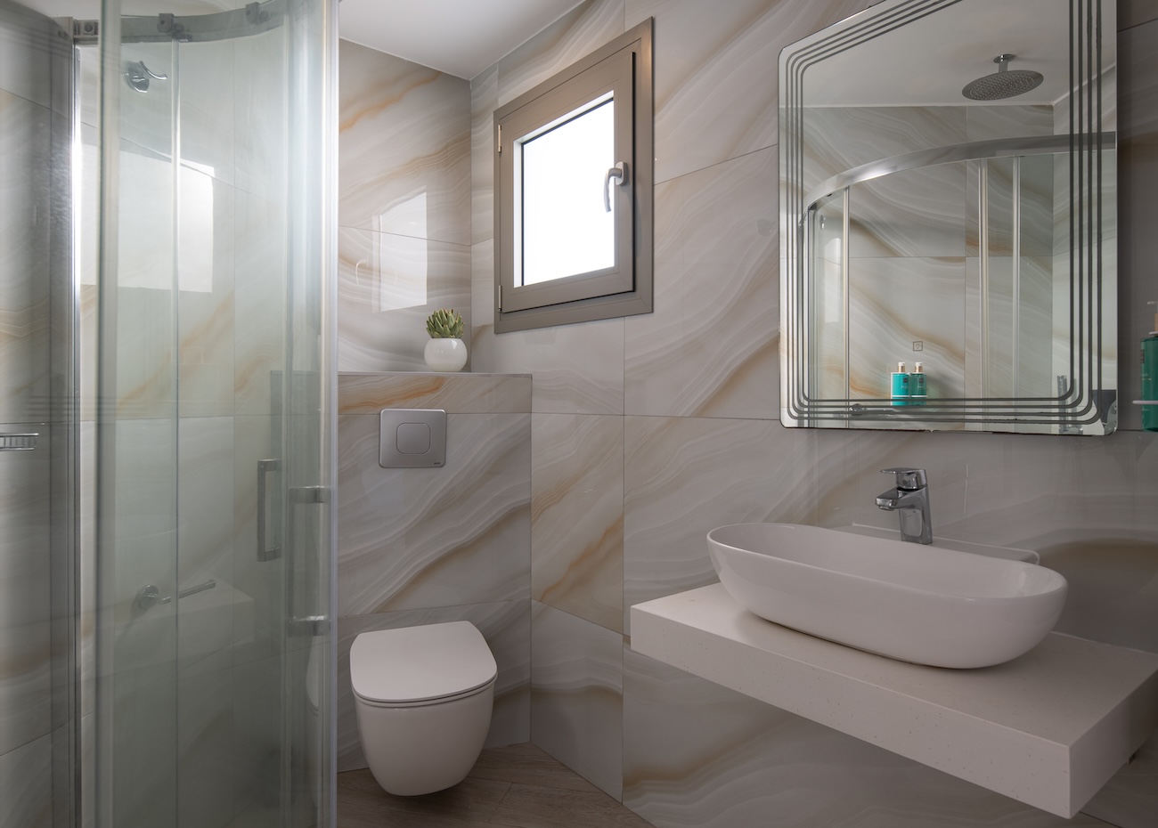 Tiara Holidays - Leon Villas - Deluxe Studio - bathroom